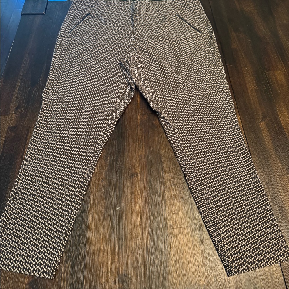 NWOT Women’s Black and White Patterned Chino Pants Size 22